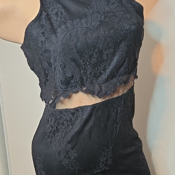 Missguided+ Black Lace Maxi Dress - Picture 4 of 15